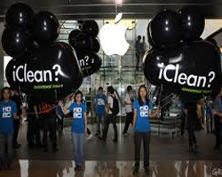 Greenpeace Put Up  Billboard In Front of Apple's India Office